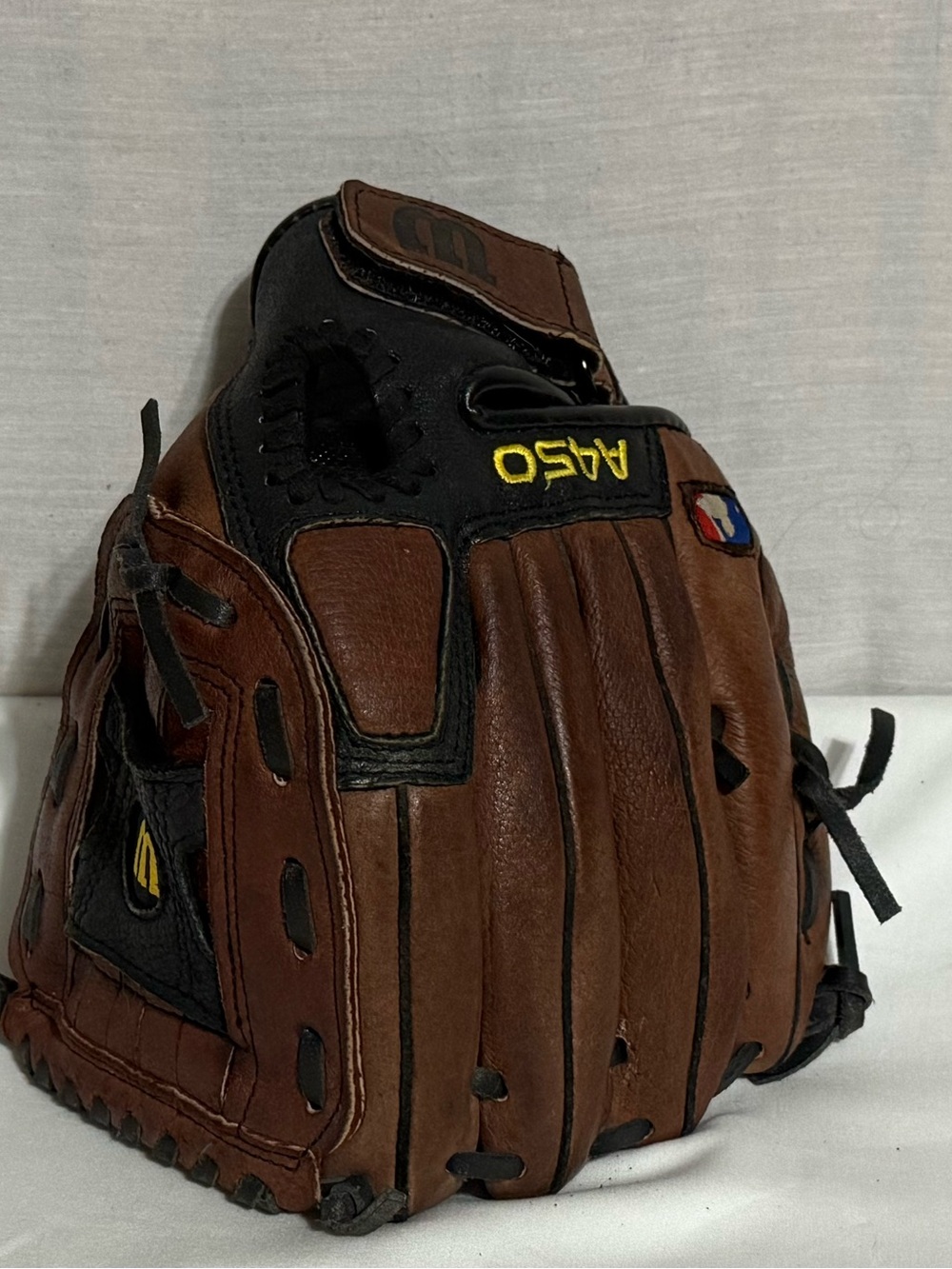 Wilson A0450 T-Ball Baseball Glove 10” Right Hand Throw Genuine Leather Brown